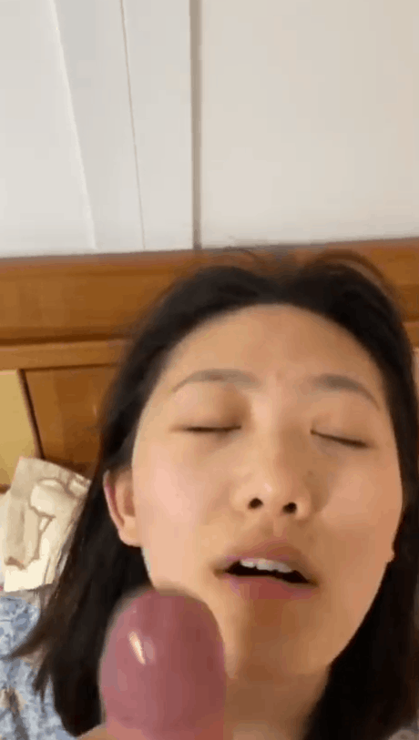 图片[1]-眼镜婊骚母狗口交颜射清纯碎花裙小美女约炮同校男同学嘴含大鸡巴就爱不释手-51欢迎您！